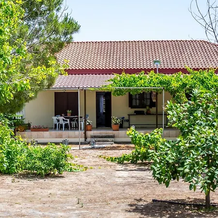 Relaxing Rural House Near The Beach